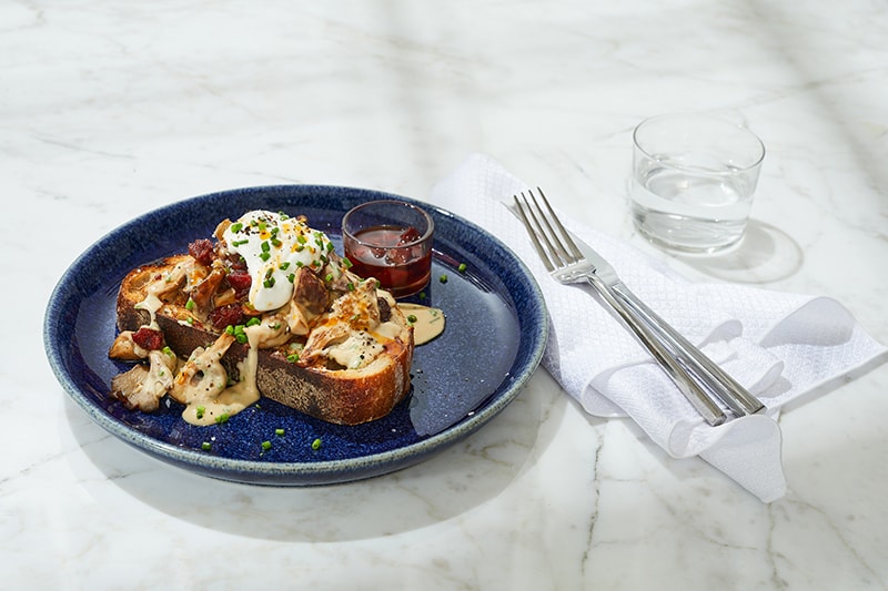 Toast aux champignons et vinaigrette au chorizo