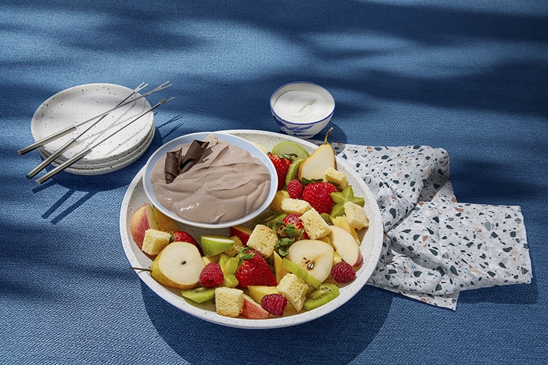 Chocolate yogurt dip with fresh fruit